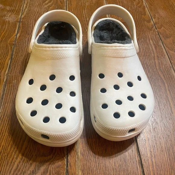 ❌SOLD❌Crocs White Lined Clogs Slippers Womens Size 10 Faux Fur Fuzzy - Picture 2 of 8